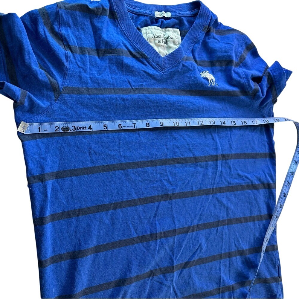 Abercrombie & Fitch Men's Blue Striped V Neck T Shirt Moose Logo Size M
